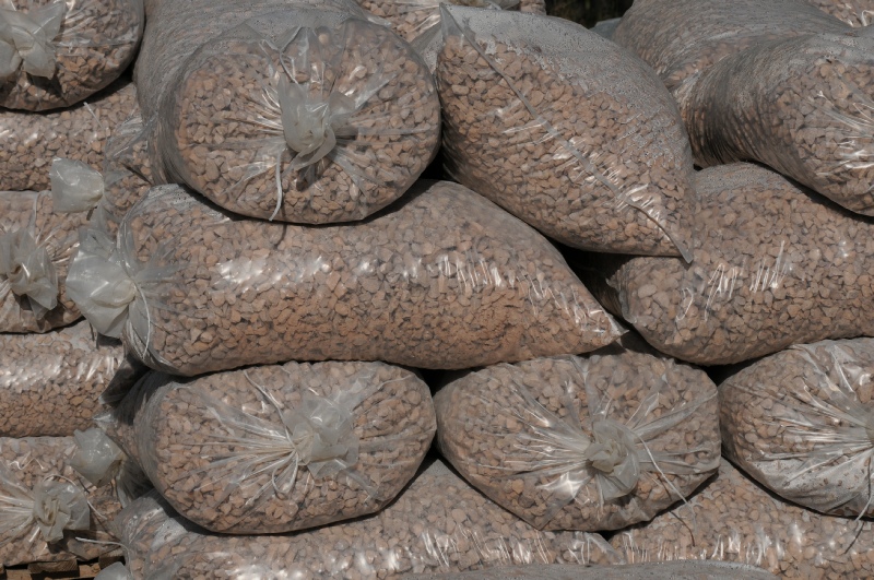TERACO ZRNO CRVENO - KAMEN U BOJI 50kg